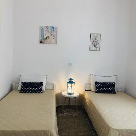 Stylish Home For 6 In Adamas Exterior foto