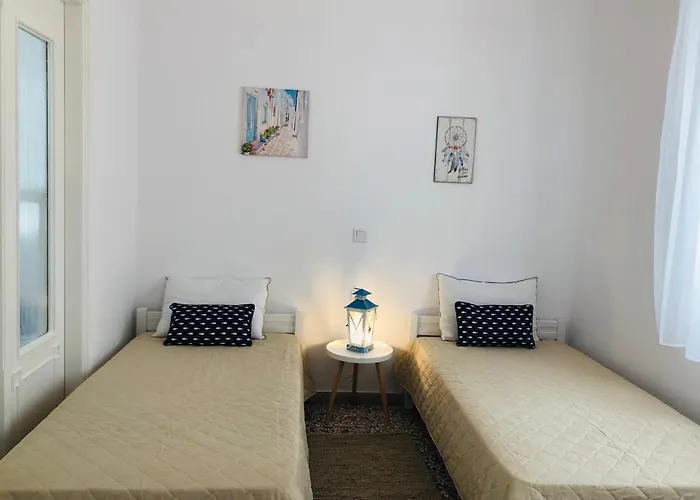 Stylish Home For 6 In Adamas