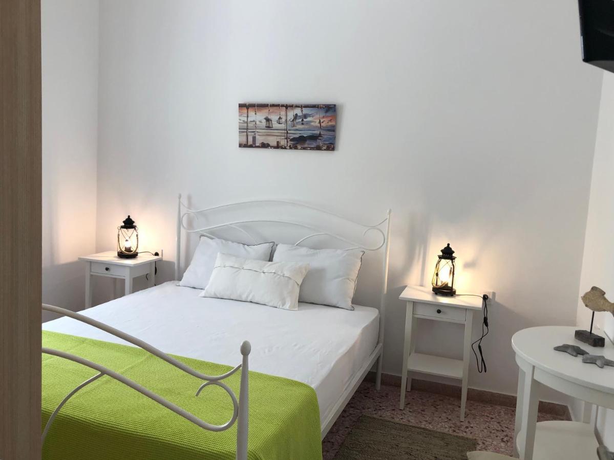 Stylish For 6 In Ferienhaus Adamantas (Milos)